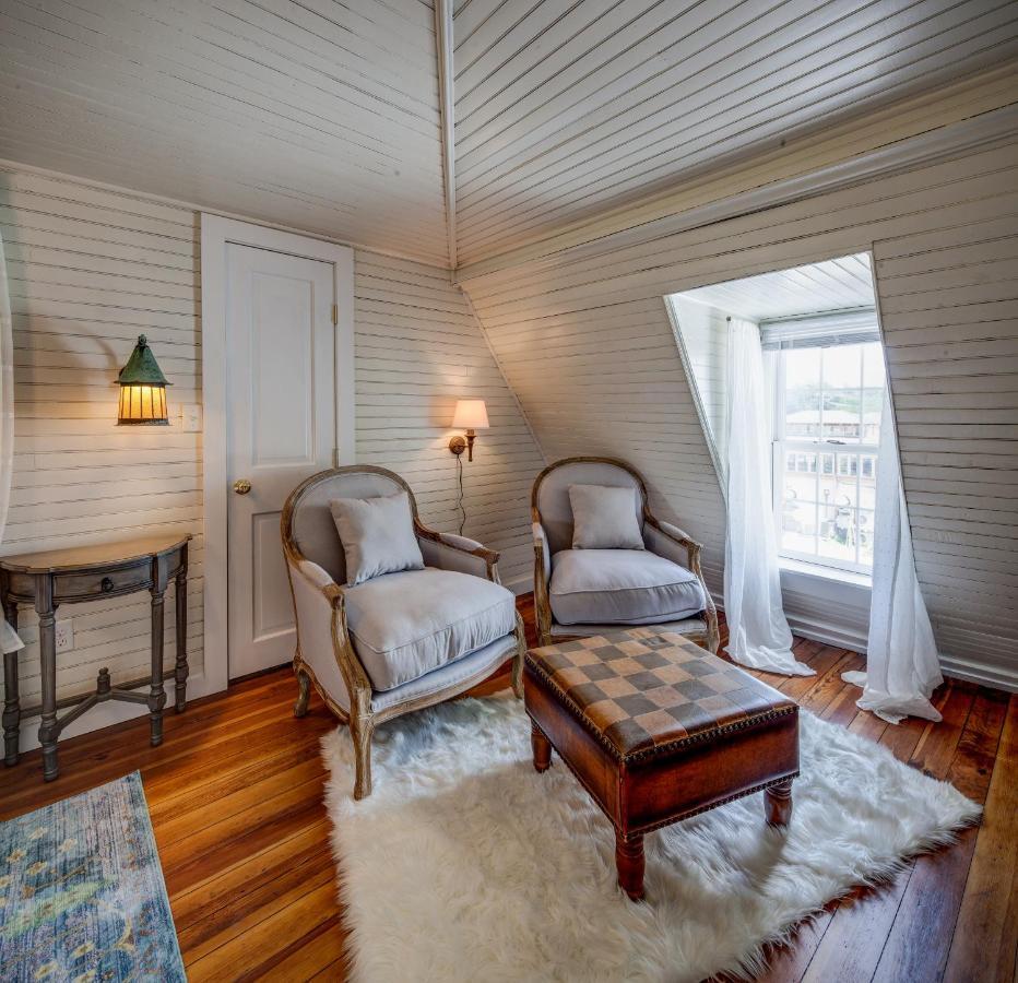 Fairytale Loft Suite 1 Bed, 1 Bath Luxury Apartment In Downtown Belmont Charlottesville Bagian luar foto