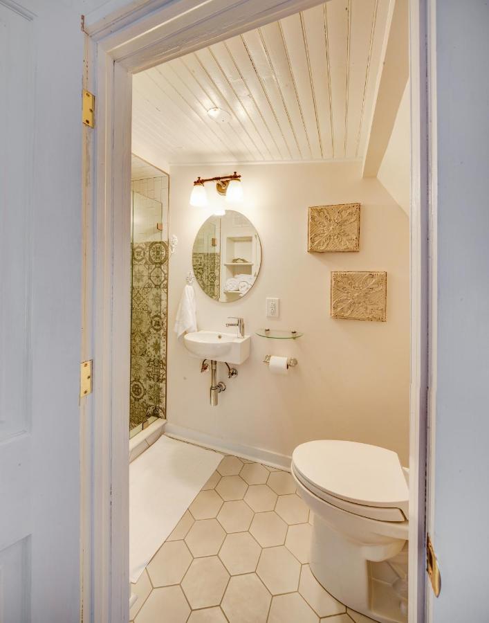 Fairytale Loft Suite 1 Bed, 1 Bath Luxury Apartment In Downtown Belmont Charlottesville Bagian luar foto
